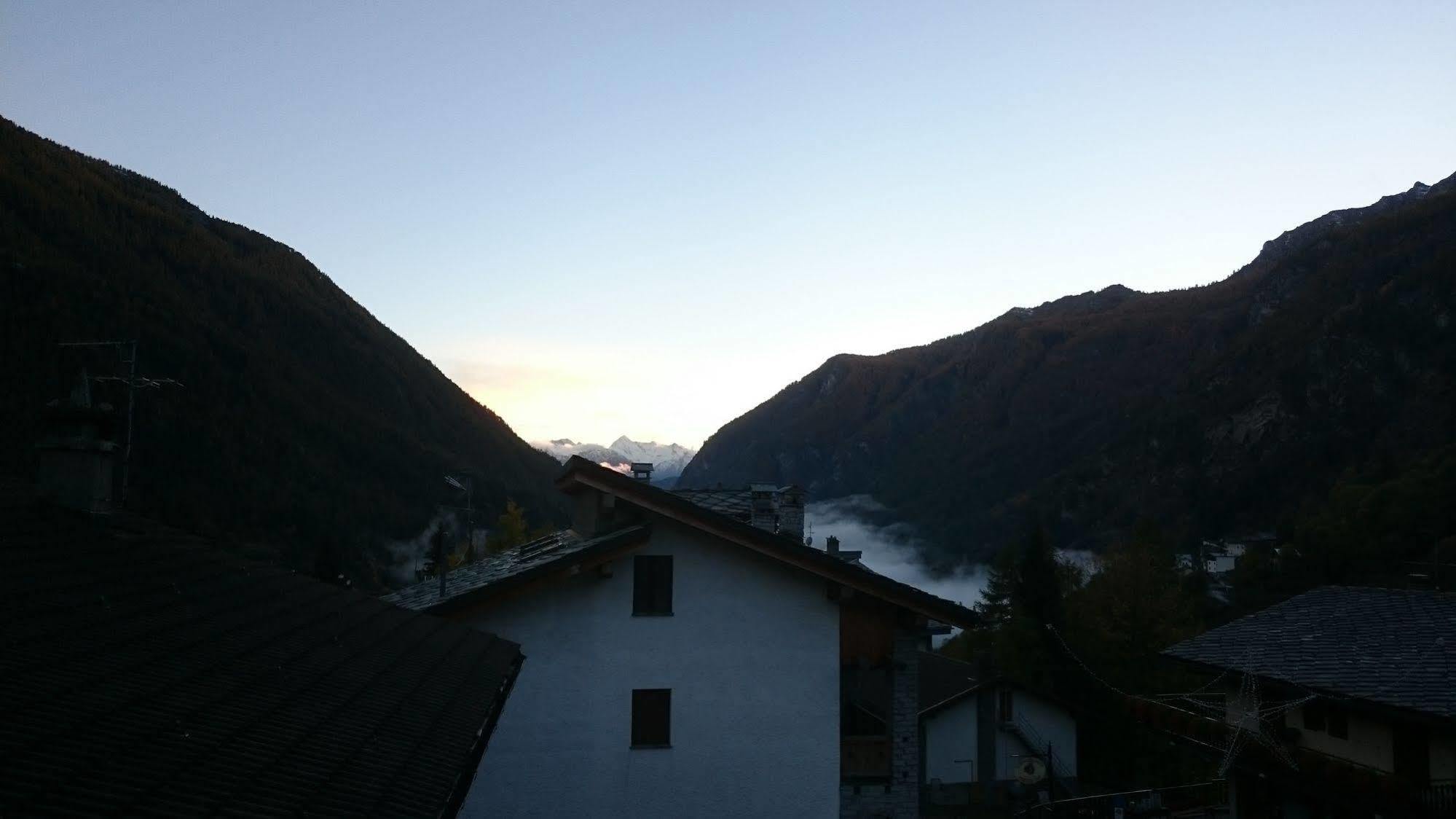 Hotel Al Caminetto Valtournenche Eksteriør bilde